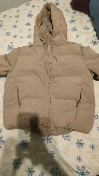 Abrigo plumífero beige nuevo
