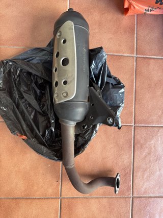 Tubo de escape Yamaha Jog R
