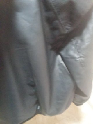 Cazadora de cuero negra