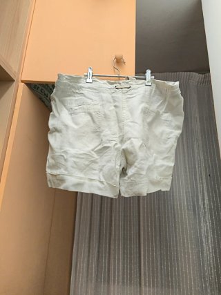 Pantalón corto beige