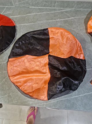 3 Paracaidistas de Juguete con Figuras