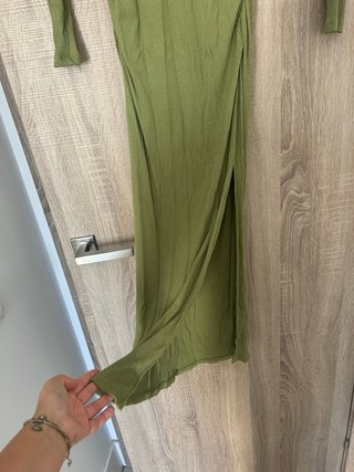 Vestido verde largo manga larga fruncido