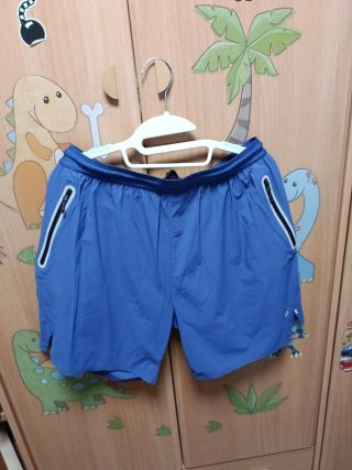 Pantalón corto hombre con malla azul