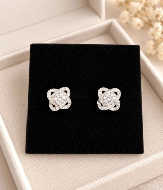 Pendientes con diseño entrelazado
