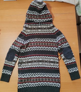 Chaqueta larga de punto con estampado nórdico