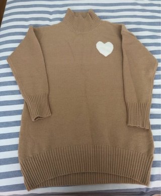 Jersey de lana beige con corazón