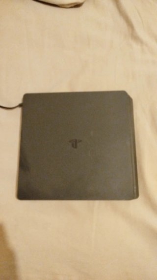 PS4 Slim 500GB + 1 Gioco + Controller