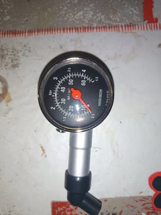 Medidor de presión de neumáticos Motometer