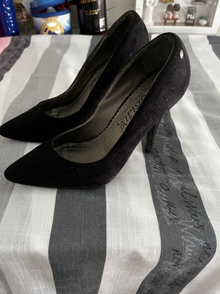 Zapatos de tacón Mustang negros