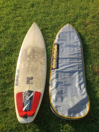 Tabla de surf Essus+funda+3 juegos quillas+invento