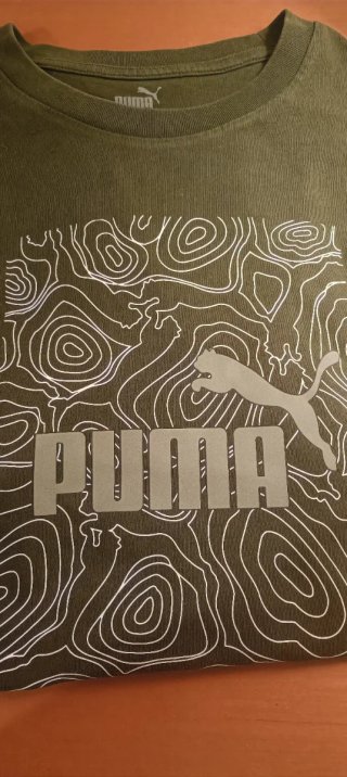 Camiseta Puma verde con diseño