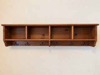 Estante de Pared con Colgadores