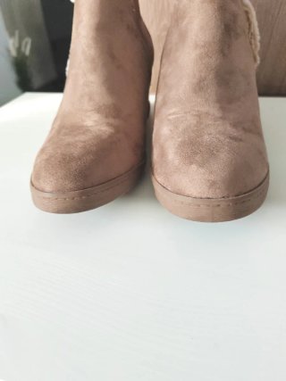 Botines Beige con Cuña Talla 40