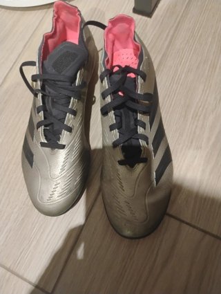 Botas de fútbol Adidas Predator grises