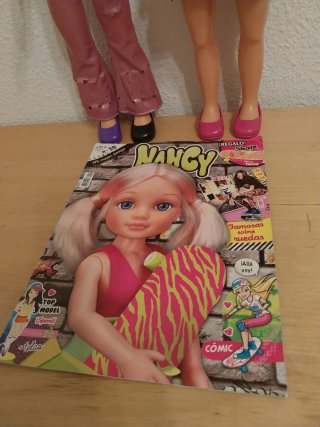 Nancy Nadadora y Nancy Hippie