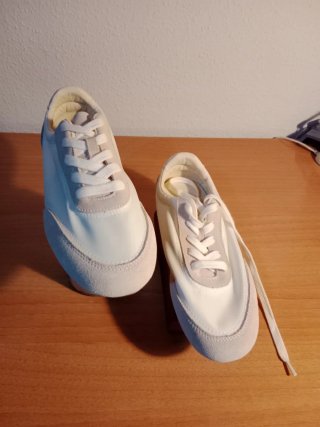 Deportivas mujer grises y blancas