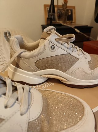 Zapatillas Michael Kors Beige/Oro Talla 40.5 Nueva