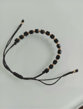 Pulsera espinela negra y oro chapado ajustable