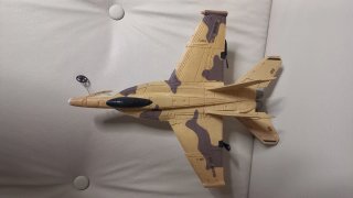 Avión de radiocontrol camuflaje
