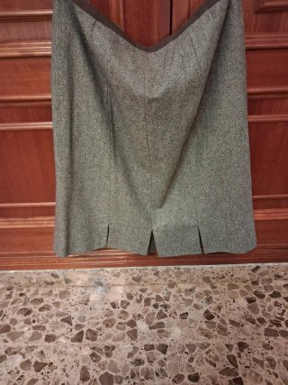 Traje chaqueta y falda marrón