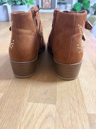 Botines Marrones con Tachuelas Talla 39