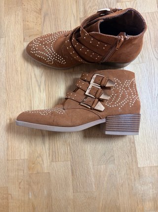 Botines Marrones con Tachuelas Talla 39