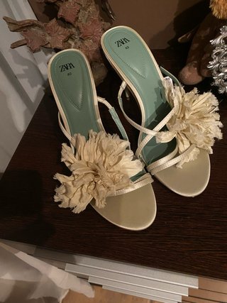 Sandalias Zara Flores T40 sin estrenar