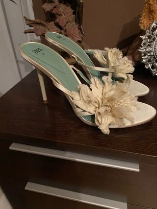 Sandalias Zara Flores T40 sin estrenar