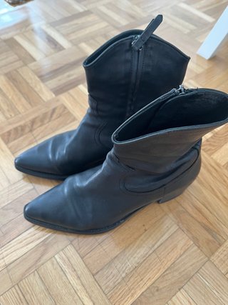 Botines negros de piel