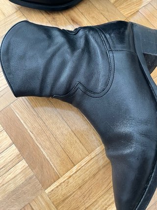 Botines negros de piel
