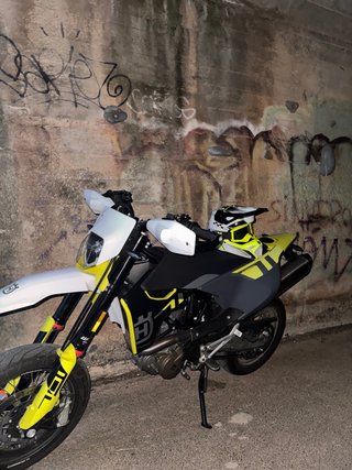 Husqvarna 701 Supermoto