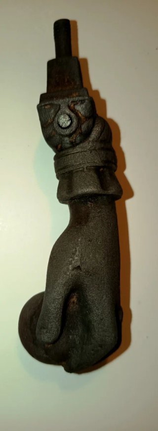 Aldaba mano antigua