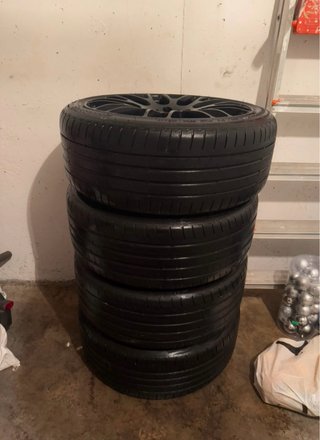 Set de 4 Llantas con Neumáticos