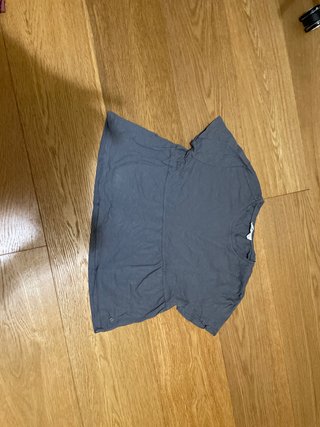 Camiseta gris sin estrenar