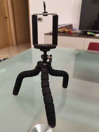 Treppiede flessibile per smartphone