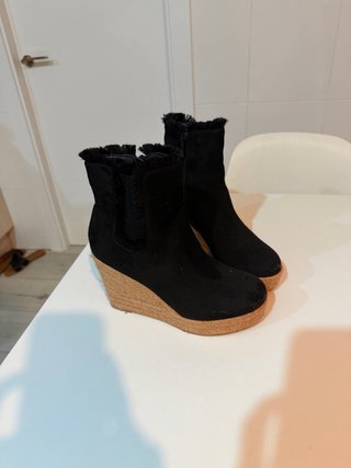 Botines Negros con Cuña