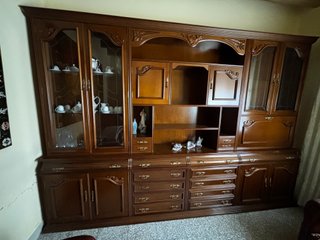 Mueble de comedor antiguo de madera