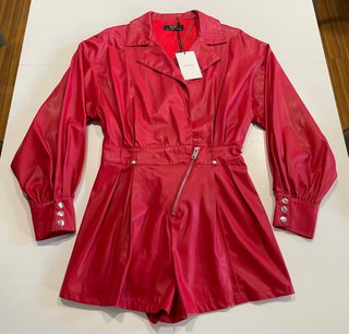 Mono corto efecto piel rojo Bershka