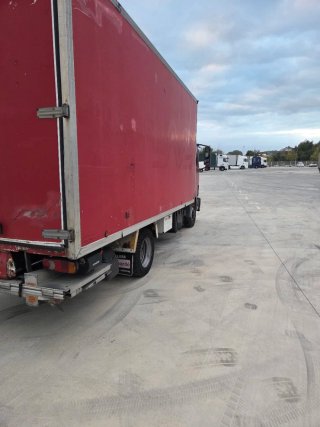 Camion Nissan 2005 , 80.14 , con plataforma 8000KG