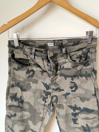 Calças Stradivarius Camufladas Tamanho 38