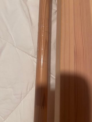 Estantería de madera marrón