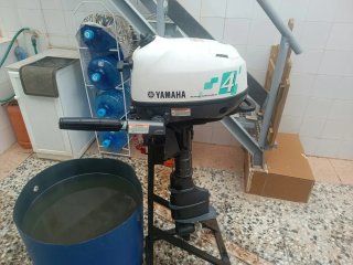 Motor fueraborda Yamaha F4 cuatro tiempos