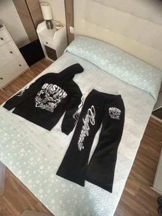 Chándal Negro con Estampado Boston