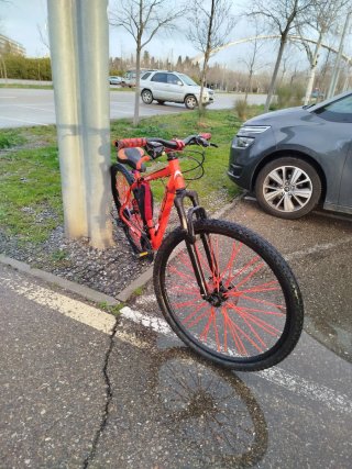 Bicicleta de Montaña Roja RACER