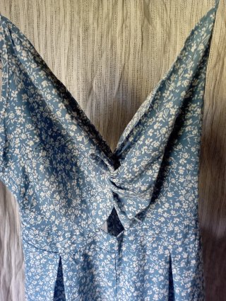 Mono corto celeste con estampado floral