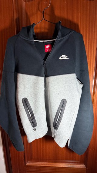 Chaqueta Nike Tech Fleece Negra y Gris