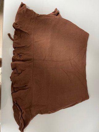 Falda pantalón marrón con volantes