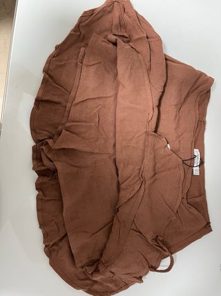 Falda pantalón marrón con volantes