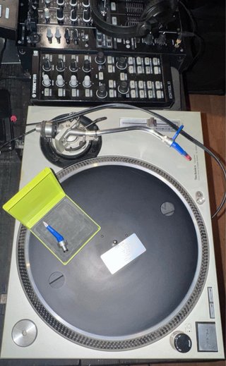 2 Platos Technics SL-1200,y 3 Ortofon Tracktor