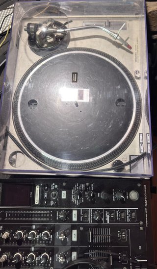 2 Platos Technics SL-1200,y 3 Ortofon Tracktor
